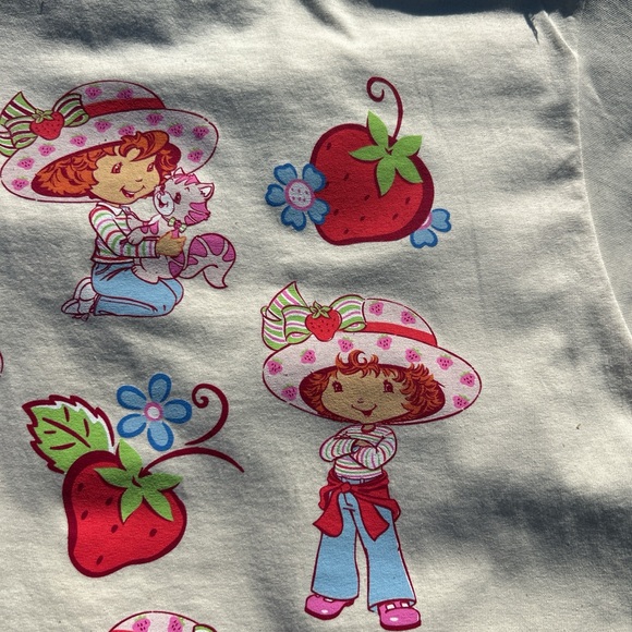 Strawberry shortcake t-Shirt size large - Picture 4 of 7